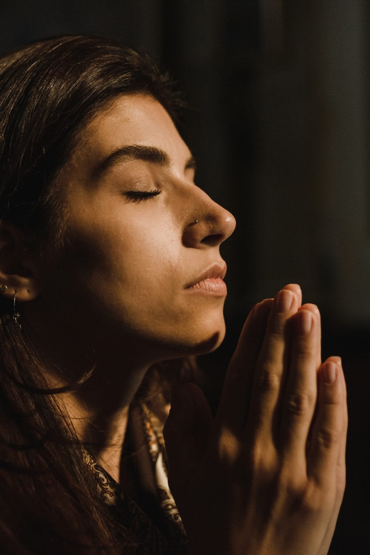 woman praying