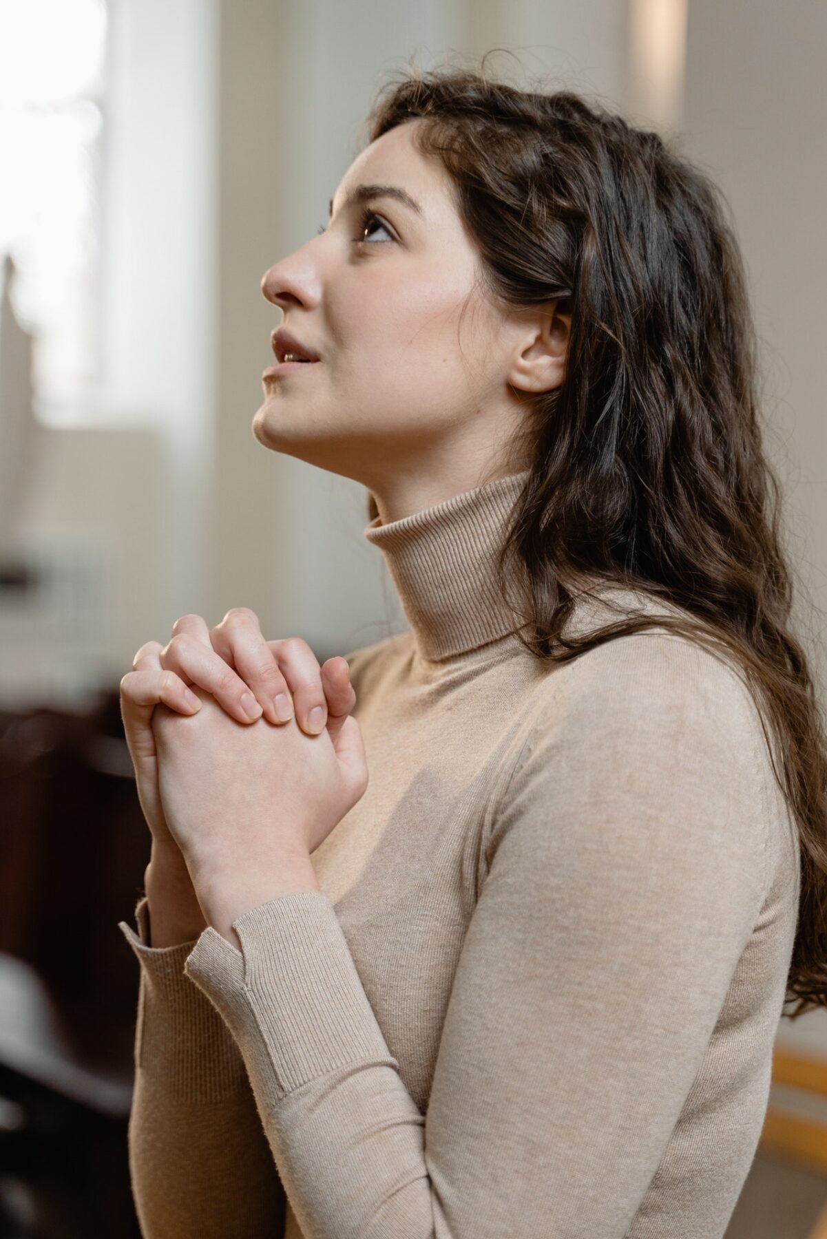 woman praying